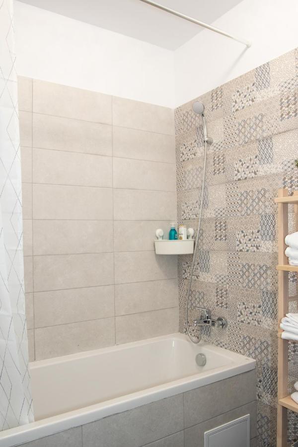 Lazo Two Room- Luxury Apartment บูคาเรสต์ ภายนอก รูปภาพ