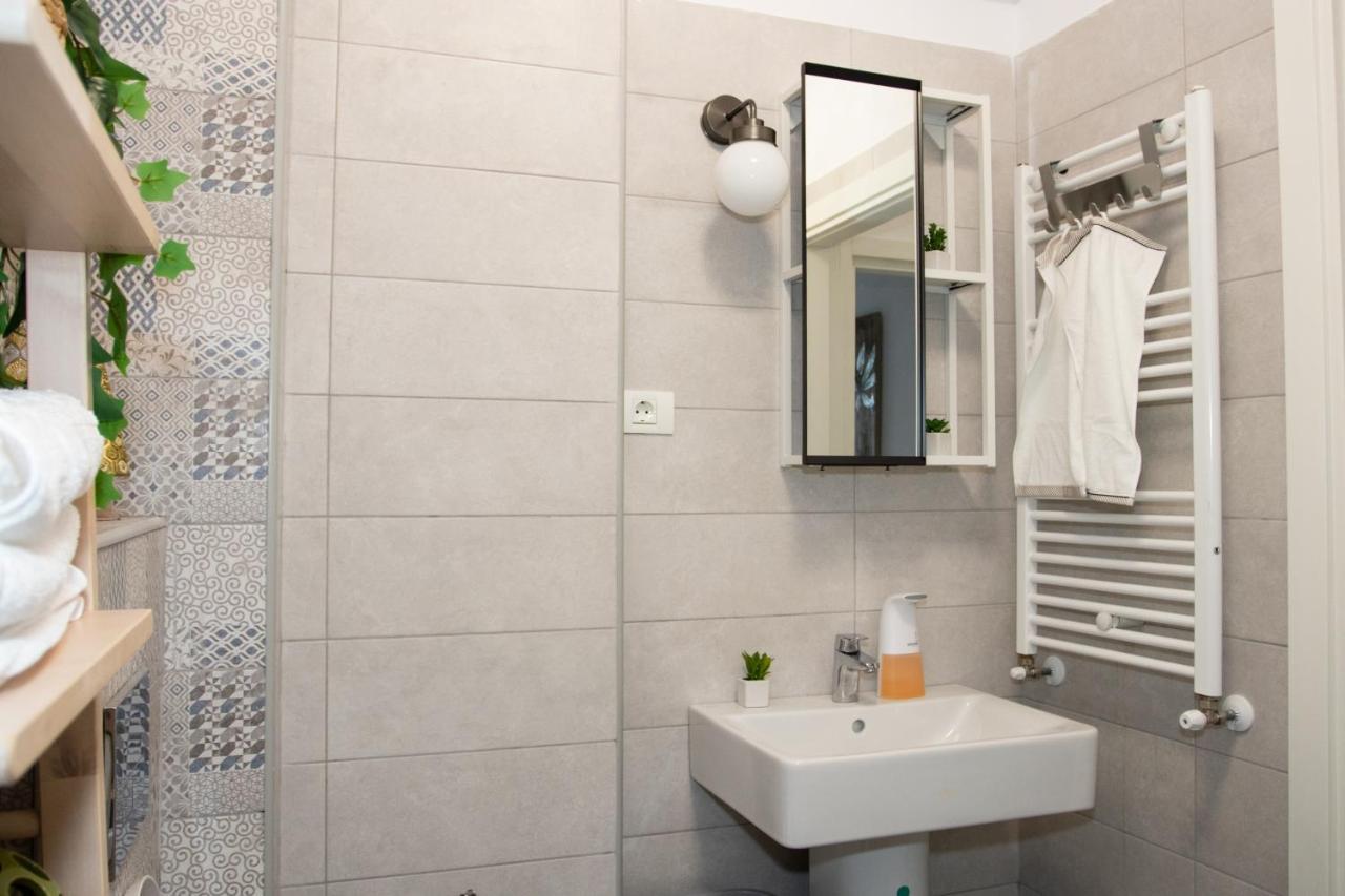 Lazo Two Room- Luxury Apartment บูคาเรสต์ ภายนอก รูปภาพ