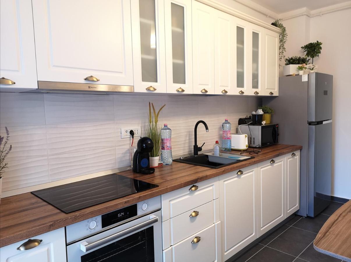 Lazo Two Room- Luxury Apartment บูคาเรสต์ ภายนอก รูปภาพ